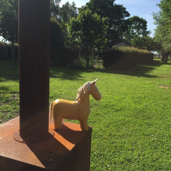 Horse Ochre Bookend 1kg - Image 6