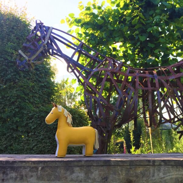 Horse Ochre Bookend 1kg - Image 5