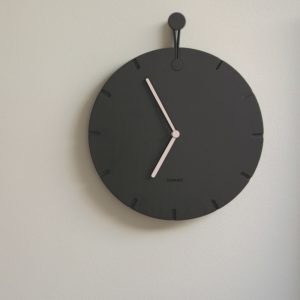 designbite-big-hug-wall-clock-midnight-blue