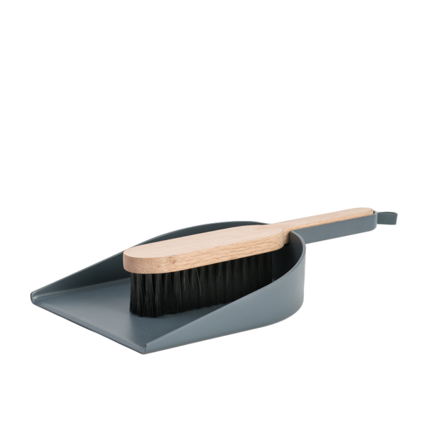 designbite-big-hug-broom-and-dustpan-combi