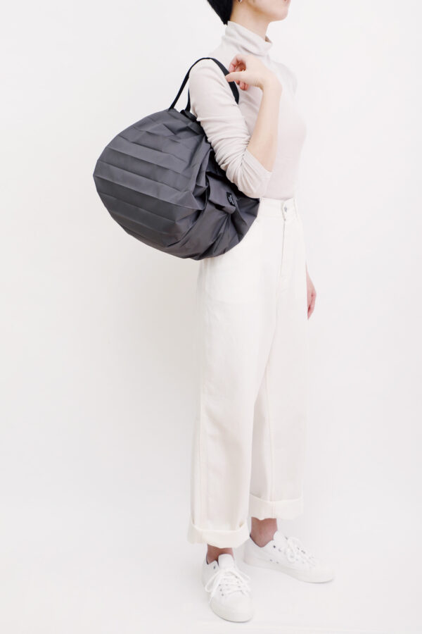Shupatto compact foldable shopping bag size M - Charcoal (Sumi) - Image 3