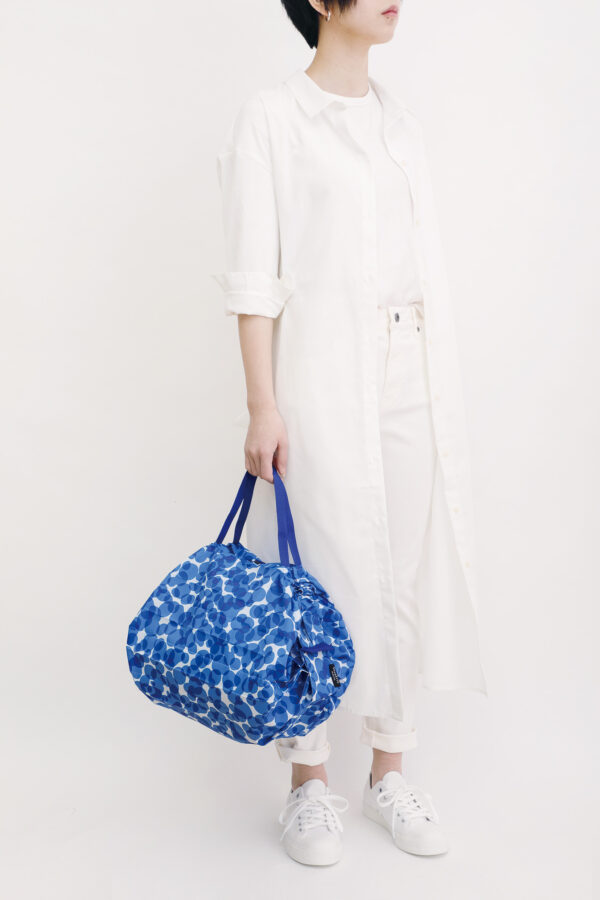 Shupatto compact foldable shopping bag size M - Ocean (Umi) - Image 3