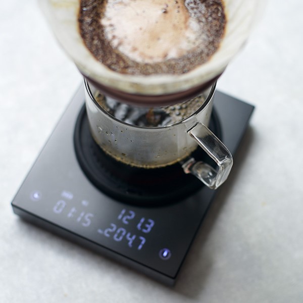 https://www.houseofhome.eu/wp-content/uploads/2021/03/timemore-black-mirror-coffee-scale-basic-scenery-pour-over-coffee.jpg
