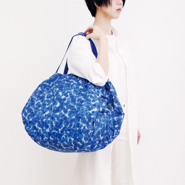 shupatto-compact-foldable-shopping-bag-size-l-ocean-umi-model-detail