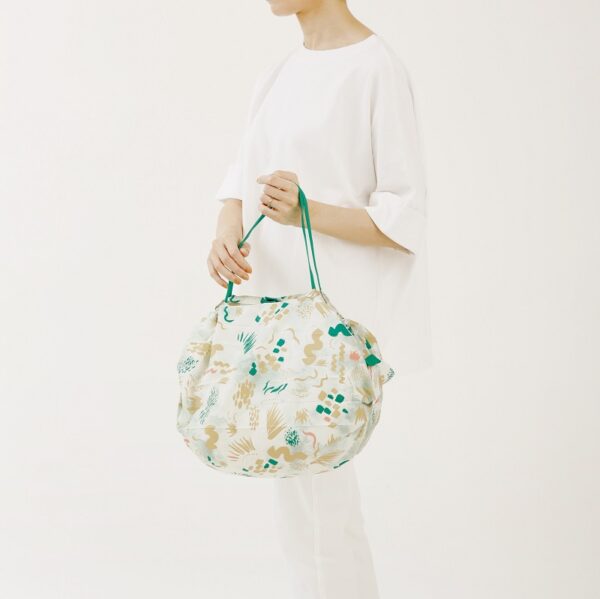 shupatto-sustainable-bag-aquatic-plants-model