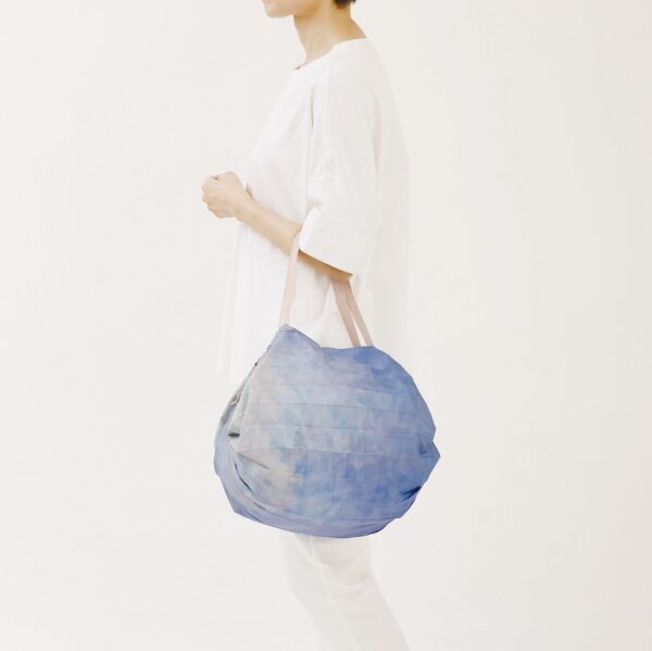 shupatto-sustainable-bag-shining-light-model