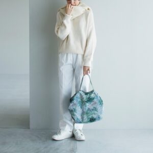 shupatto-recycled-bag-arctic-wildflowers-model-2