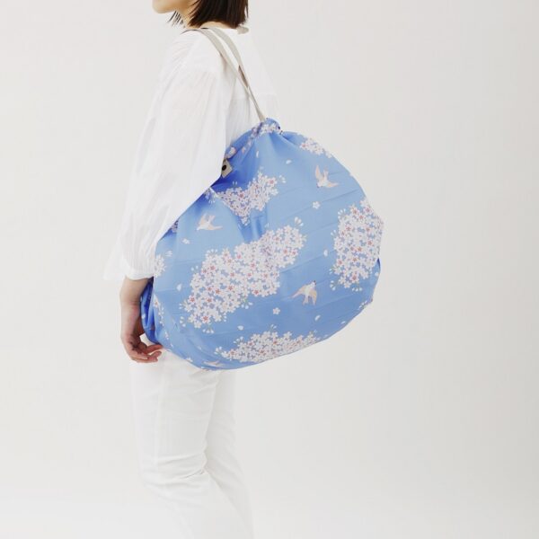 Shupatto compact foldable shopping bag L - Hana Ni Tori - Image 3