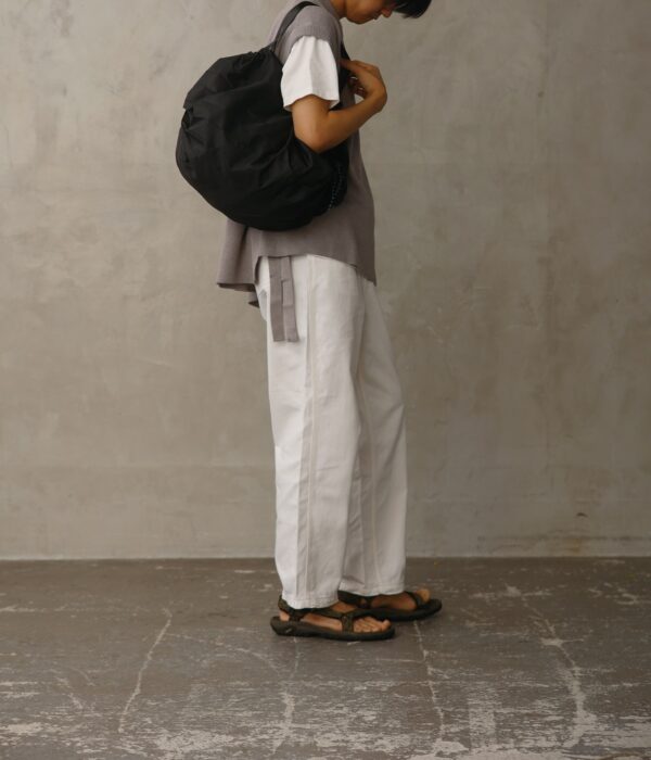 shupatto-packable-bag-27L-black-model