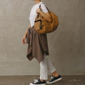 shupatto-insulated-bag-20L-S503BR-bag-with-model